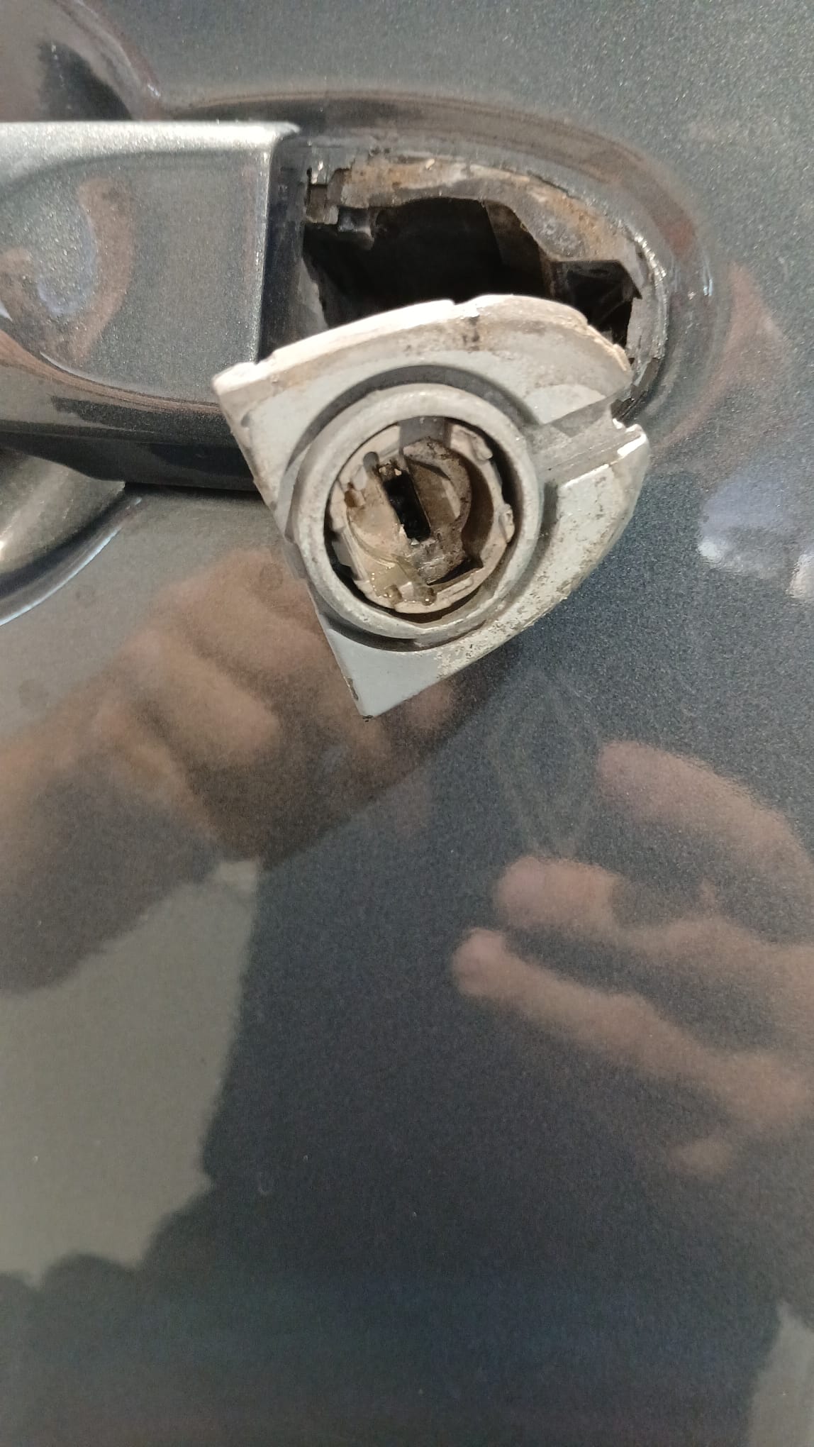 Bombín puerta